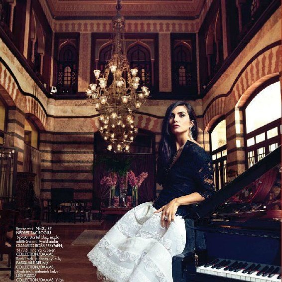 FS60913422's tweet photo. #TubaBüyüküstün #KaraParaAşk https://t.co/5MycMaFm48