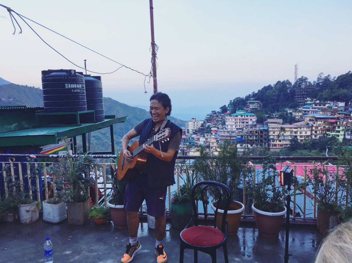 sidburris's tweet photo. And it's not all work for our #TEXT2017 students! Witness this Dhasa rocker performing for citizens of the rock 'n' roll nation! #HogsAbroad https://t.co/WOlPOcKL19