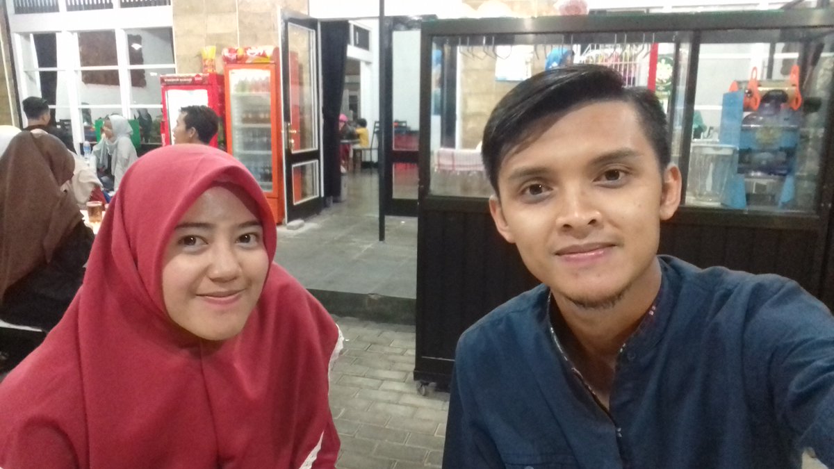 Alhamdulillah ketemu lagi 😃😃 makasih kang <a href="/Dodi_NAHAWAN/">Dodi Hidayatullah</a> traktiran &amp; waktunya 😆 nanti kalau aku nikah akang boleh makan sepuasnya deh 😄