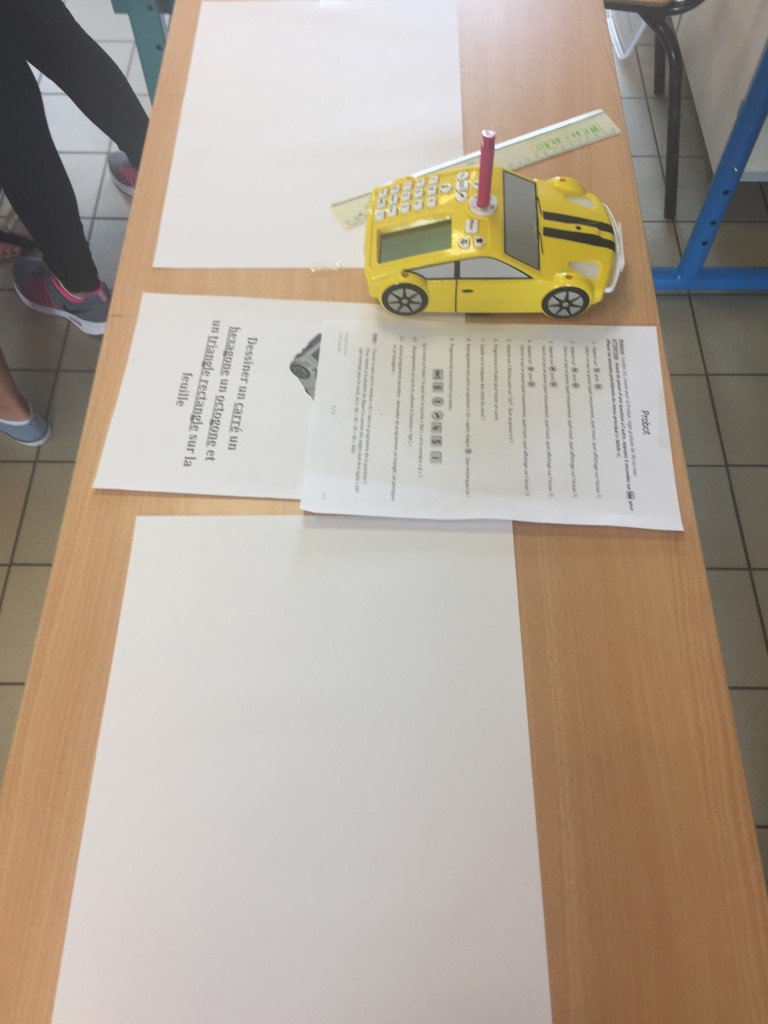 jcolivier1's tweet image. Matinée #Robots école Belloy/Somme @Somme_fr on apprend en jouant @reseau_canope #cycle3 #algorithmie calcul des angles, différents langages