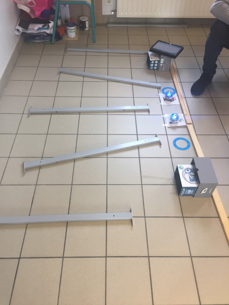 jcolivier1's tweet image. Matinée #Robots école Belloy/Somme @Somme_fr on apprend en jouant @reseau_canope #cycle3 #algorithmie calcul des angles, différents langages