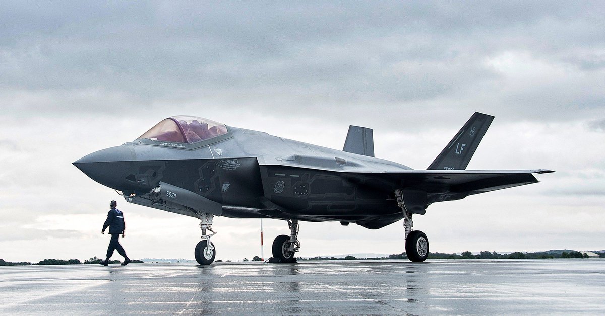Jennalframpton's tweet photo. The regret of not pushing more to become a fighter jet pilot when I was younger stings like hell when I watch this!! https://t.co/jWHp8awdo5 https://t.co/9GpRXaxW0o