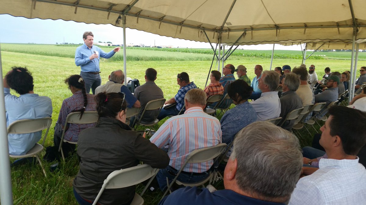 CharisVSmith's tweet photo. #Collabin in the fields this morning with @RussGaskin @GreenAmerica and The Non-GMO Working Group. Thx @isuagronomy, Matt Liebman and team! https://t.co/ItyM5W3lUr