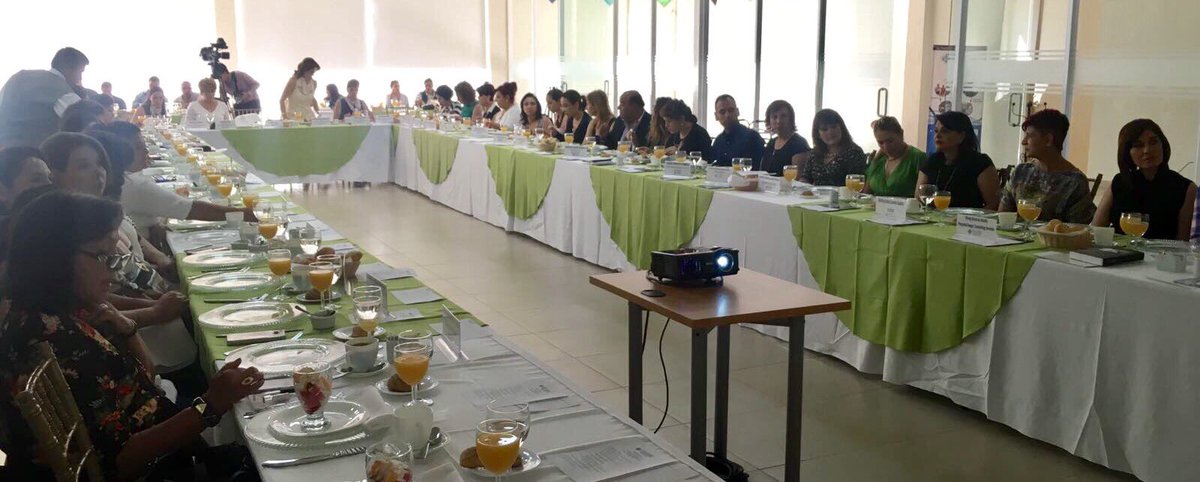 AMEXME_Leon's tweet photo. En el desayuno informativo @SASantibanez Delegado Federal @Tu_IMSSGto expuso acciones y avances en entidad que benefician a guanajuatenses https://t.co/dZtxWte6MC