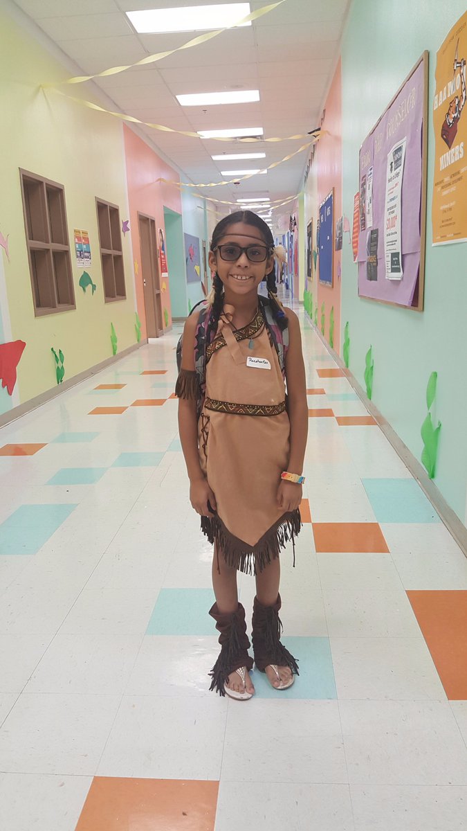 HSI_ElPaso's tweet photo. Students are enjoying their summer @TOTBedu camp at our campus. We had some of Disney Characters in our camp. Thank you all for your support https://t.co/7aK4o94sAj
