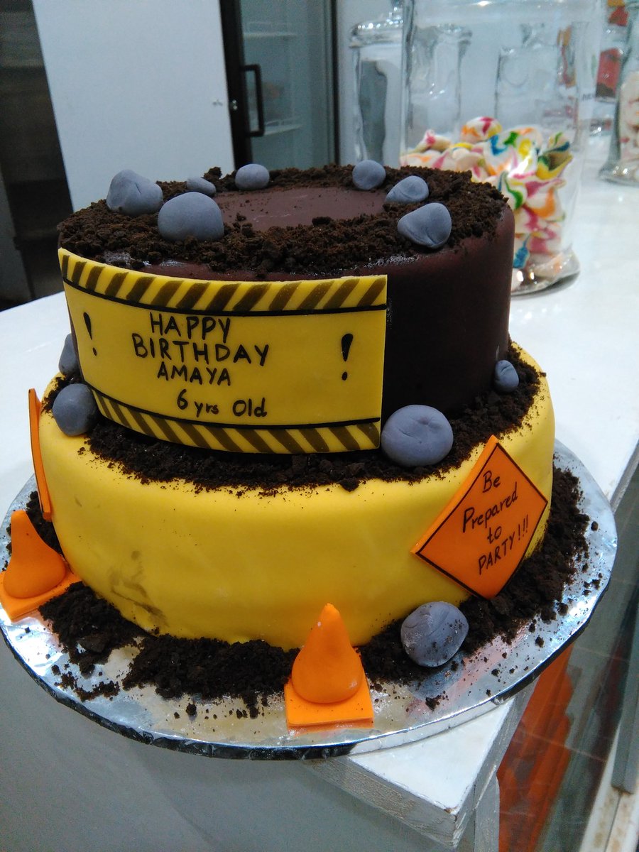 CakerofCakes's tweet photo. #cakes #cakes and more #cakes call us for your orders now 0721124667 https://t.co/PIgttLMc4Q