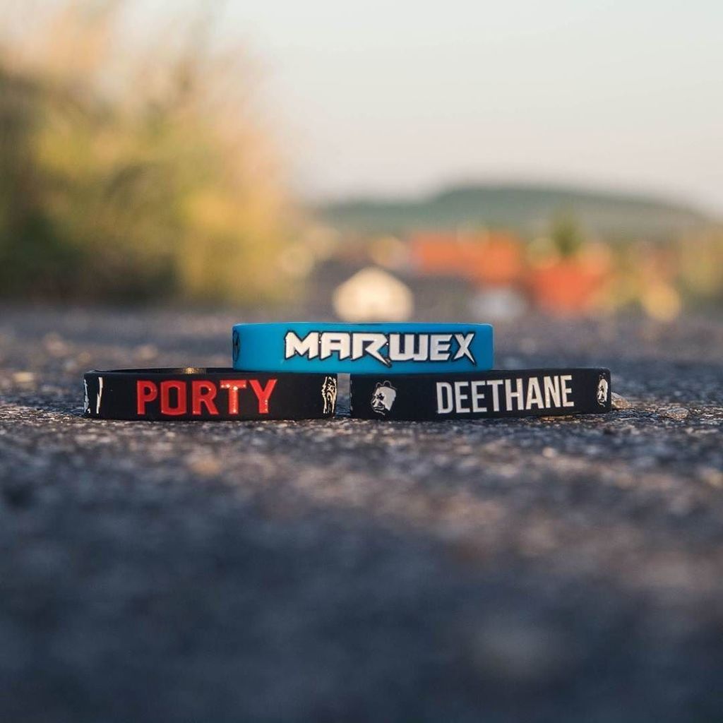 RealGeekShop's tweet photo. Tři náramky, tři hráči. Kterého máš nejradši? Všechny najdeš na https://t.co/2HyOV1D78F 😎
.
.
.
.
.
#realgeek #naramky #marwex #marwexmerch… https://t.co/GS78NVi1xO