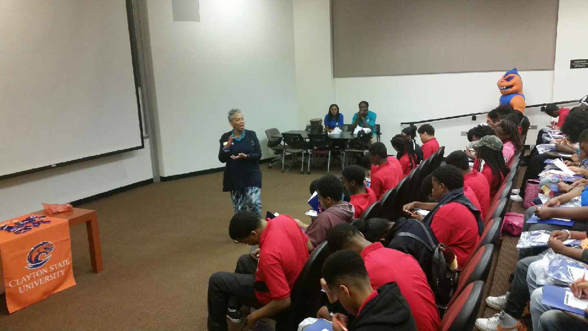 DaRealKoachBee's tweet image. Kiddos from 21st Century @Newton_High hanging out at Clayton State getting a tour of the college life #welearning@NHS