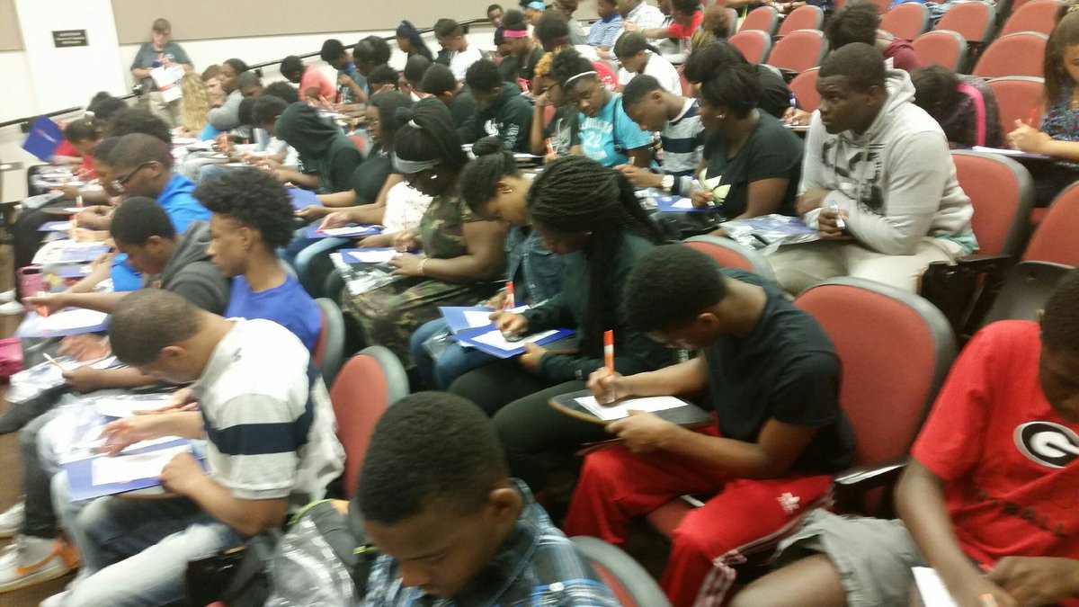 DaRealKoachBee's tweet image. Kiddos from 21st Century @Newton_High hanging out at Clayton State getting a tour of the college life #welearning@NHS