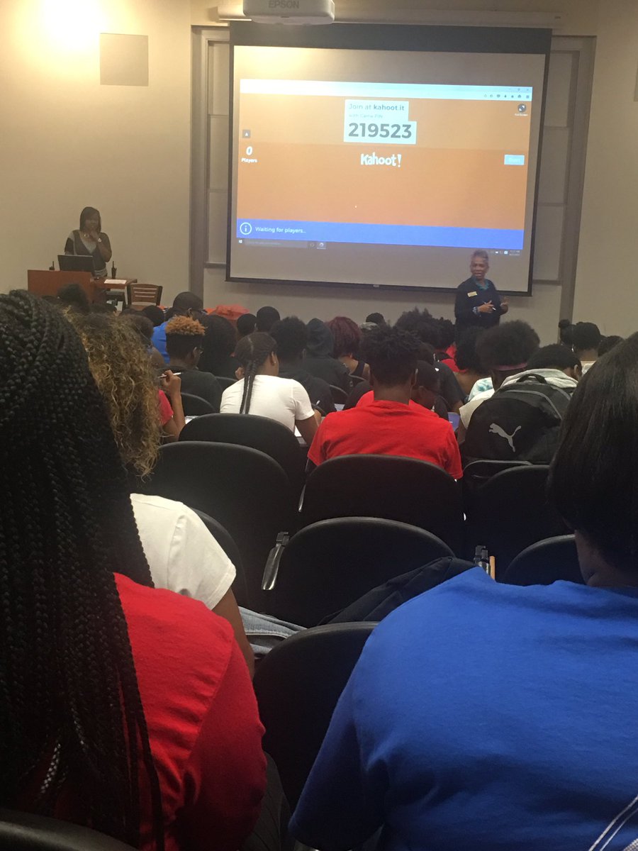 DaRealKoachBee's tweet image. Kiddos from 21st Century @Newton_High hanging out at Clayton State getting a tour of the college life #welearning@NHS