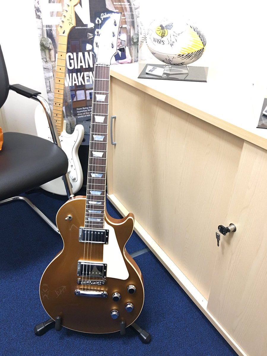 EdTranter's tweet photo. @MAExhibitions turning it up to 11 this afternoon with my new toy! I blame the GNR gig... #EventsRock #SoPretty #JustNeedToLearnToPlay https://t.co/9Zvk9ikETD