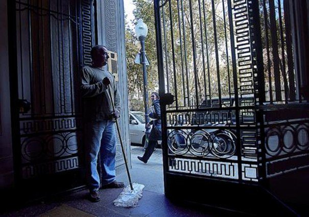 InfoEservin's tweet photo. Un #conserje en la #comunidad también aporta #seguridad en la vivienda.
#Oferta Primer mes #gratis
#verano2017
https://t.co/uGfkaDoLZA https://t.co/wAMp3L8vP2