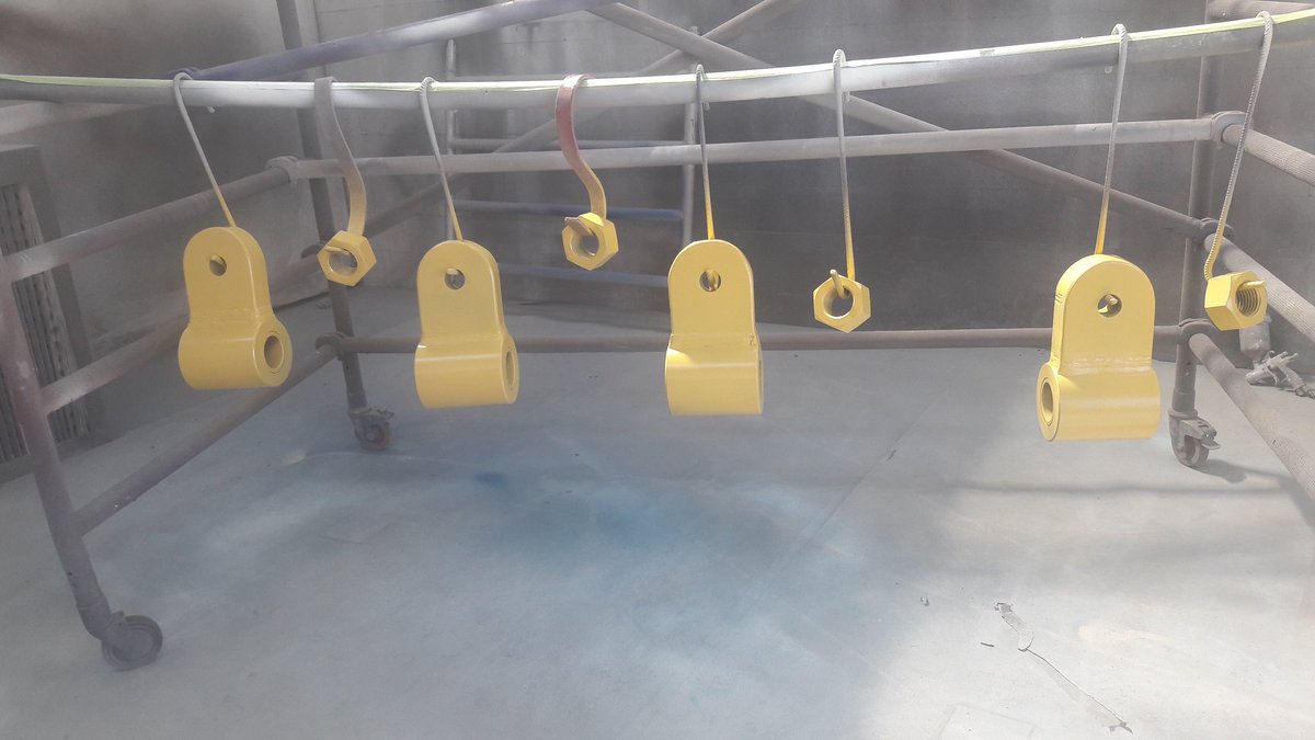 Gieken en blokken verschillende met verschillende onderdelen gestraald en gespoten