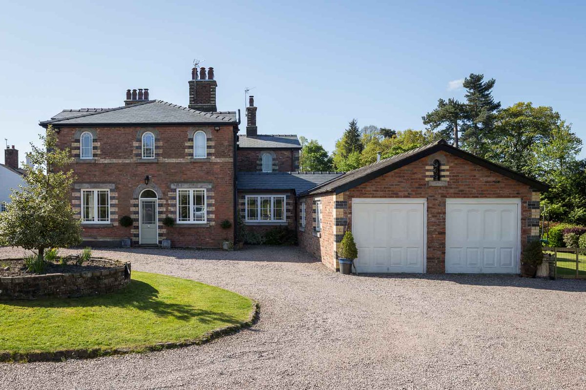 Can’t find your ideal windows and doors? We will work with you to make your dream a reality! #bespoke bit.ly/1NYDL9V