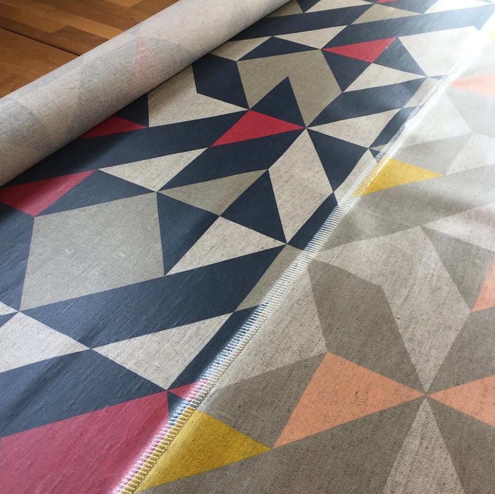 tamasyngambell's tweet photo. Love these stitch lines. Soft Pots in our Plane Curve #oilcloth coming soon! #pattern #screenprinted #geometric #newproduct #softpot #stitch https://t.co/saOJzxyUc4