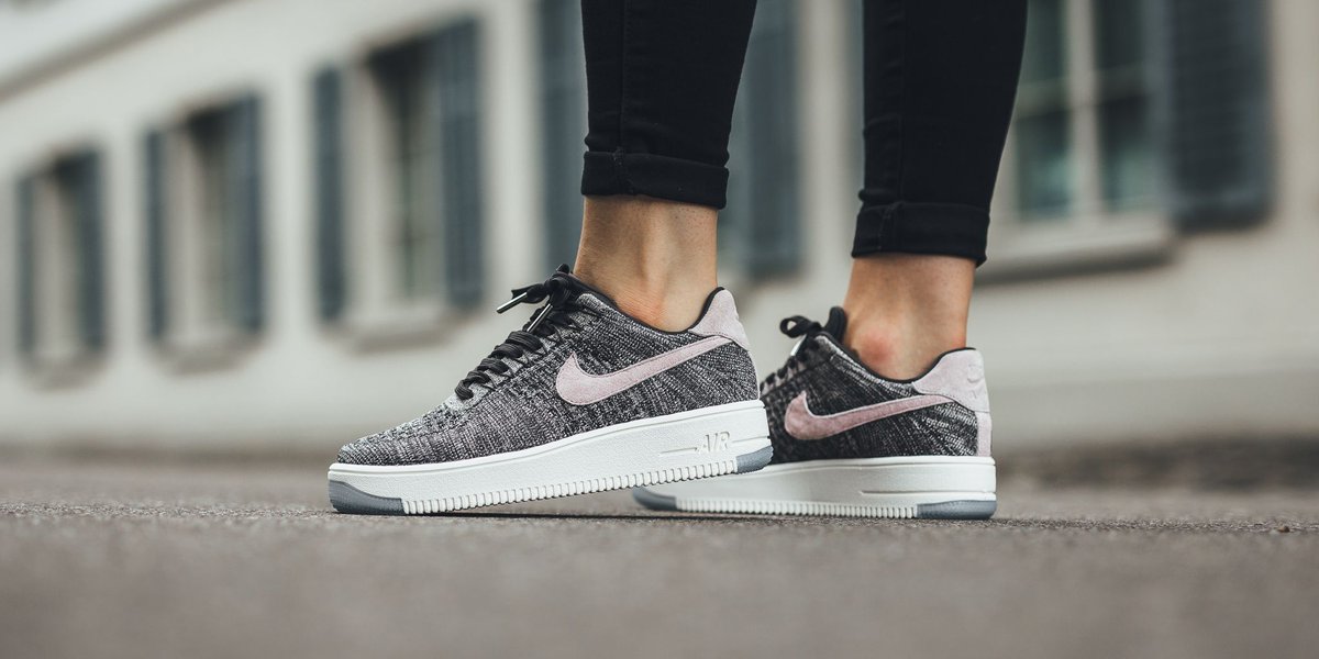 NIKE AIR FORCE 1 FLYKNIT LOW MIDNIGHT FOG, SILT RED & IVORY的圖片搜尋結果