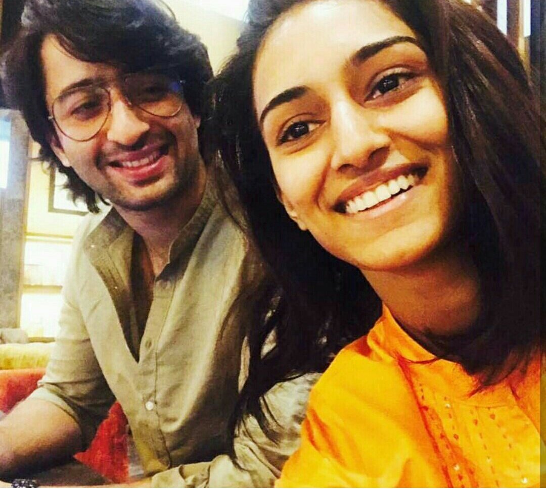 Spriha_'s tweet photo. RT AND REQUEST @VikasKalantri FOR #ShaheerSheikh  and #EricaFernandes performance in #GoldAwards2017
@Shaheer_S 🙏
https://t.co/oVAcxosQFF