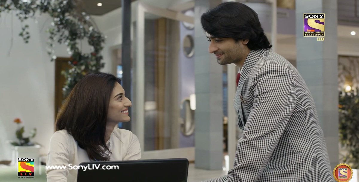 Spriha_'s tweet photo. RT AND REQUEST @VikasKalantri FOR #ShaheerSheikh  and #EricaFernandes performance in #GoldAwards2017
@Shaheer_S 🙏
https://t.co/oVAcxosQFF