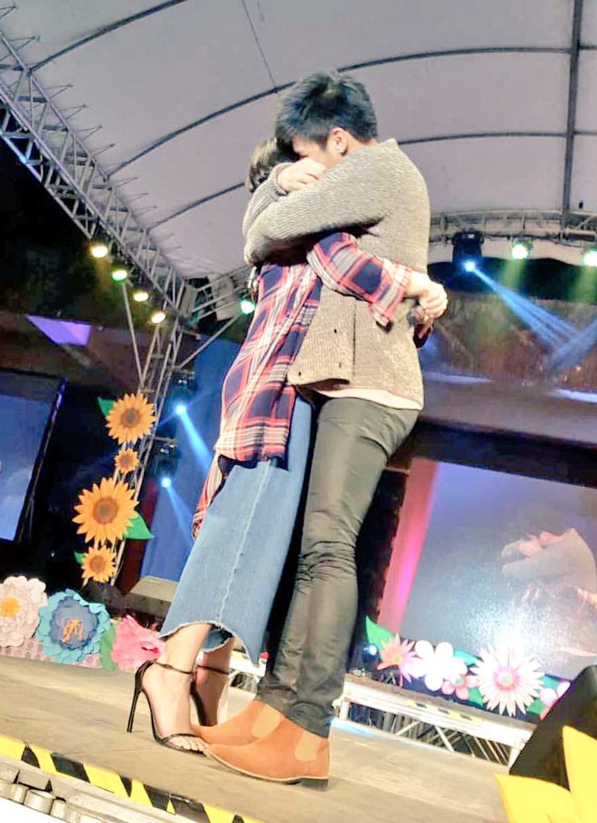 andradamonkz's tweet photo. Ung hug ng ChuPe reminds me of Ronlia's hug in Baguio. HEARTFELT! 💕 @BarrettoJulia @iamr2alonte 

#ALTLWowVows https://t.co/YXkKgaTNXr