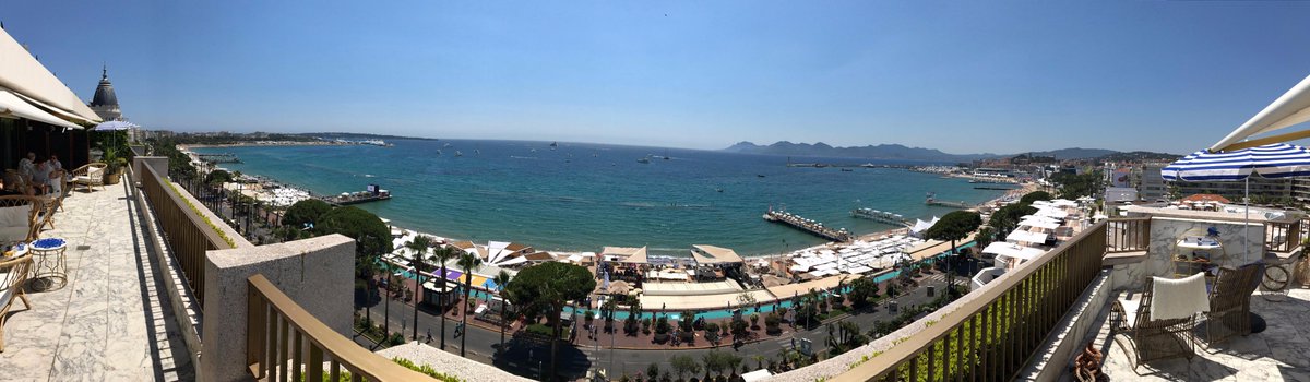 #CannesLions is a big mix between hard working people and an amazing co-working open space ! #canneslions2017