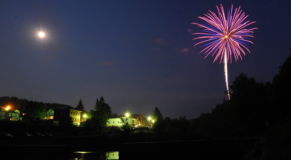 TuckerCounty_WV's tweet photo. July 4th is just around the corner. This years' fireworks display in Thomas, WV is July 1st
#GetTuckerd #GoToWV https://t.co/g2S1ITVf8Q