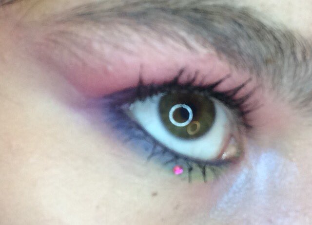 EmilyAnn__oxox's tweet photo. #colour #makeuprevolution #loriel #missbabyroll #NationalSelfieDay #mua #makeup #summer https://t.co/CykwIoK6Vr