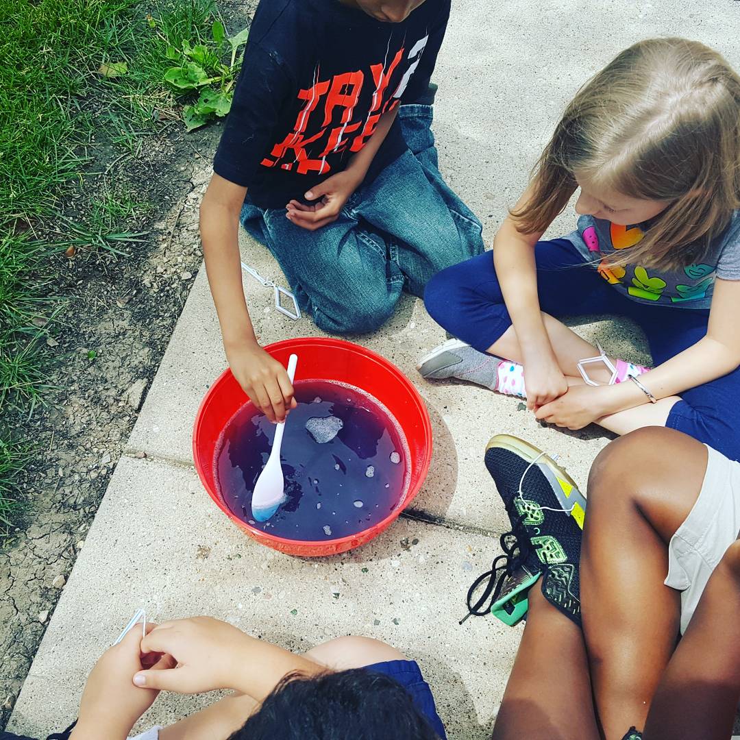 rhenson80's tweet photo. Summer Adventure Fun! #bubbles #bubblemaking #STEM #backtothebasics https://t.co/nEeEF9g1t9