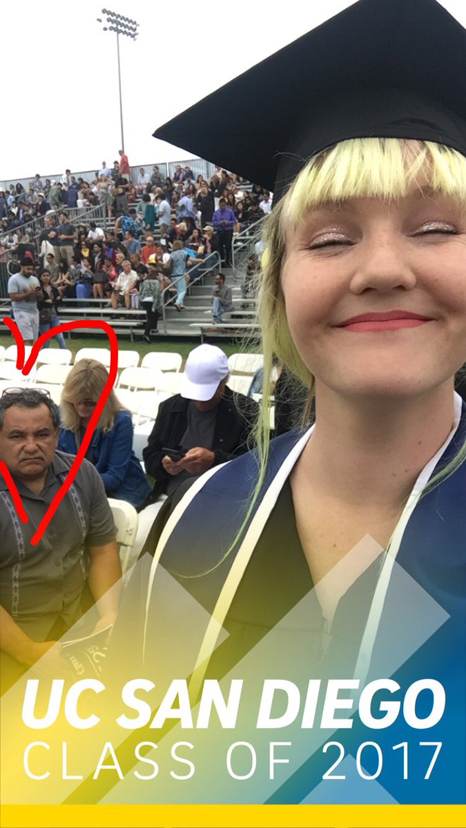 Hello_itsLolo's tweet photo. PS I graduated from college and this is by far my favorite snap of the whole weekend #ucsd2017 #cognitivescience https://t.co/coQnmpnzPf