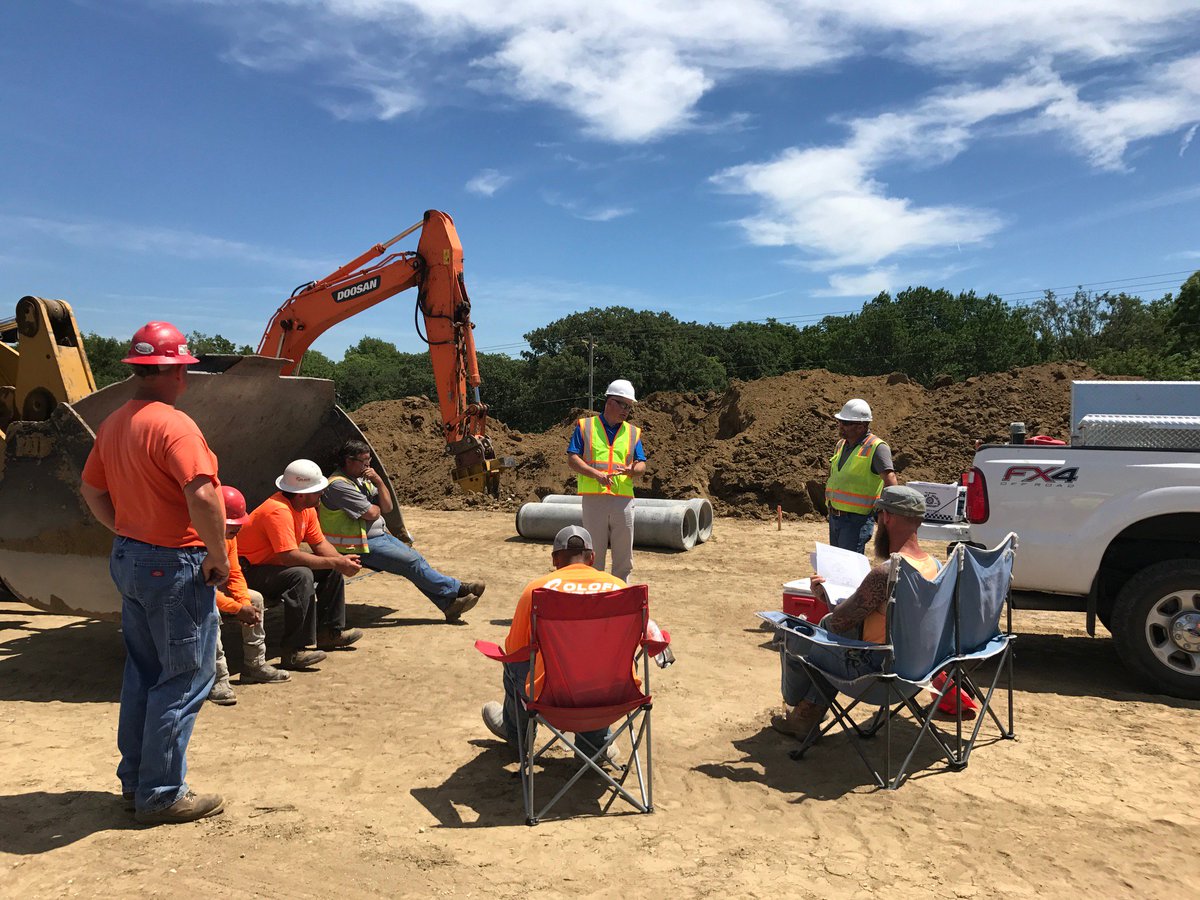 KaraHabrock's tweet photo. Roloff crews in @NUCA_National Trench Safety Stand Down. Thx to @United_Rentals Trench Safety - Omaha for helping! #NUCAPROUD #SafetyFirst https://t.co/oyn9gczjzu