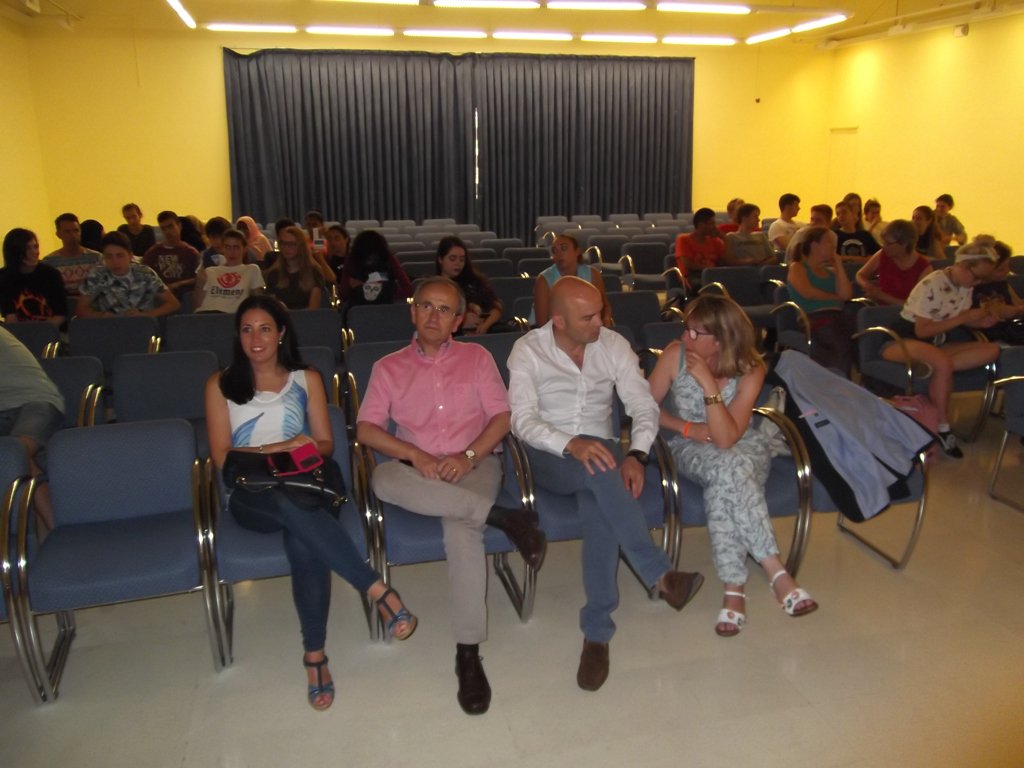 IESCosmeGarcia's tweet photo. #LaFPProtagonista
Proyecto del @IESCosmeGarcia "La #FPPARATODAS", con alumnado de varios centros de @lariojaorg.
https://t.co/6SMjAUQ1EK https://t.co/am7PwLBgDs
