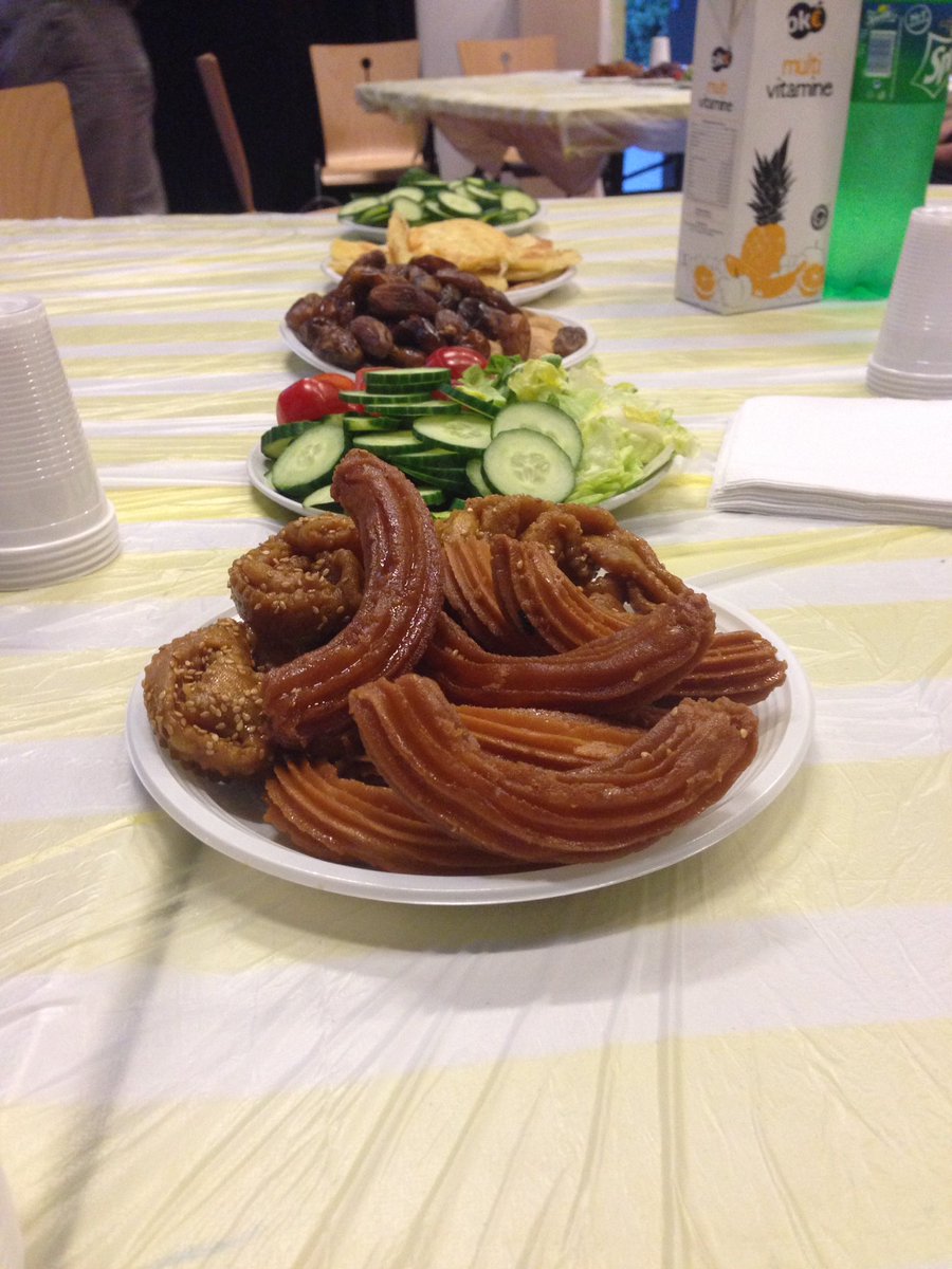 JeugdcentrumSam's tweet photo. #iftar en boeiende gesprekken bij jeugdcentrum Samson georganiseerd door #nextprojecten #jongerenaan zet #jeugdheeftdetoekomst https://t.co/dp9bfUfd84