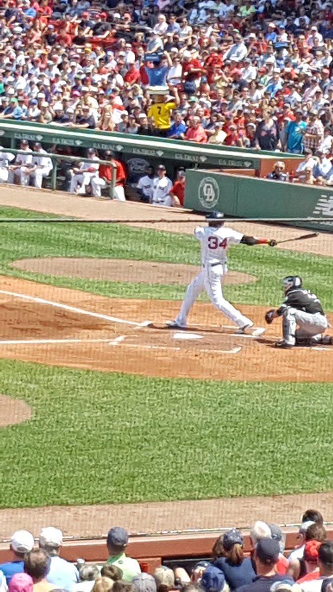 Billdff's tweet image. Can't wait to see 34 hanging up on Friday night. #cheersbigpapi