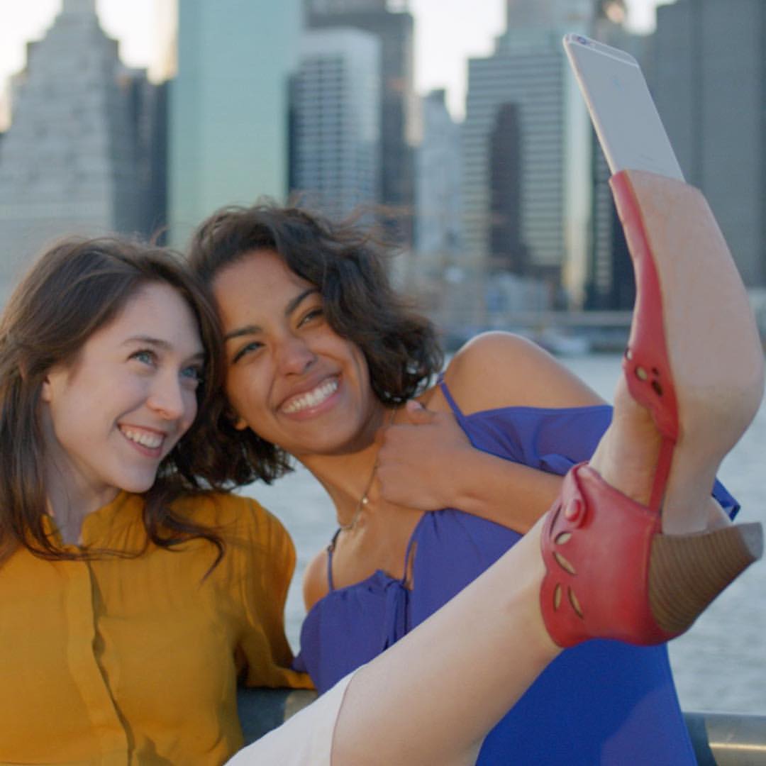 StupidCom's tweet image. We all have that one friend 🤳 #nationalselfieday