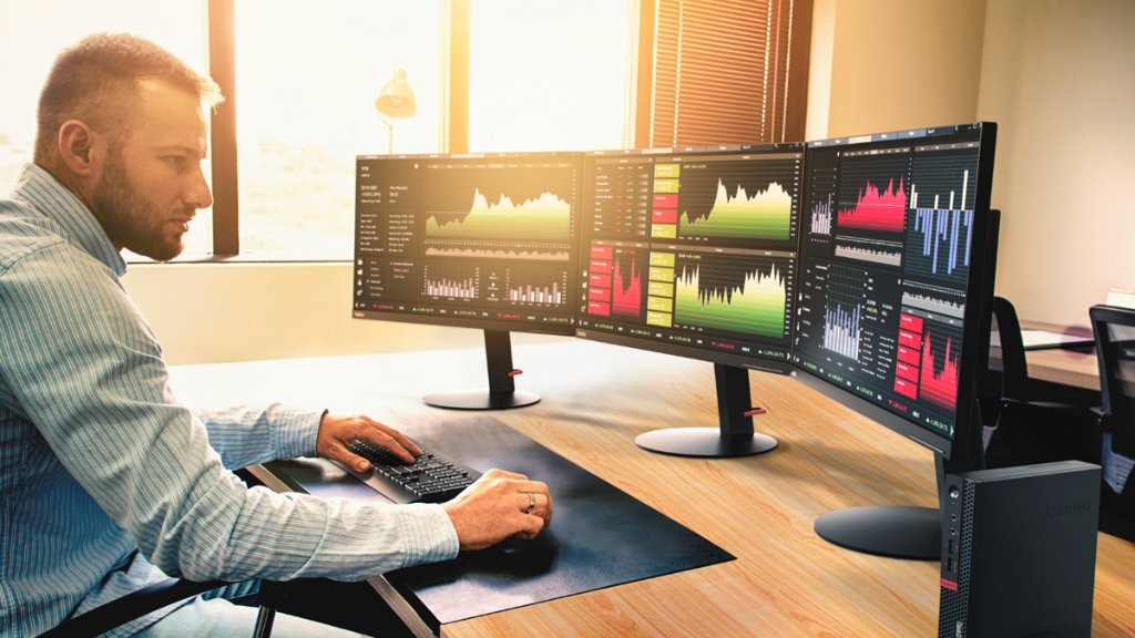 LenovoCanada's tweet photo. Workspaces evolve. Our agile @ThinkStations #P320Tiny &amp; #PCaaS can help your business transform: https://t.co/MF1L37jBYc #LenovoTRANSFORM https://t.co/MdEExLRgkN