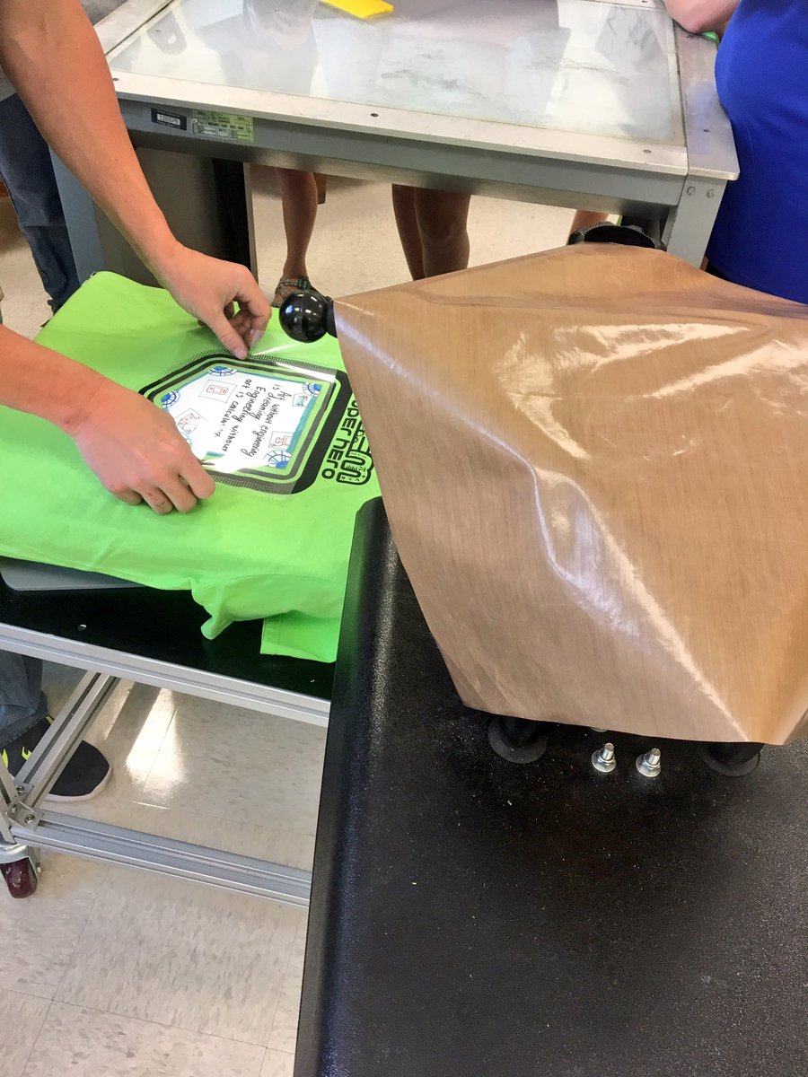jscrivner6's tweet photo. #GMSrobotics took an #ITZ break to screenprint/heatpress cool shirts in digital arts at #STEM camp today! @PickensSchools @scpltw @PLTWorg https://t.co/iED9I46hp0