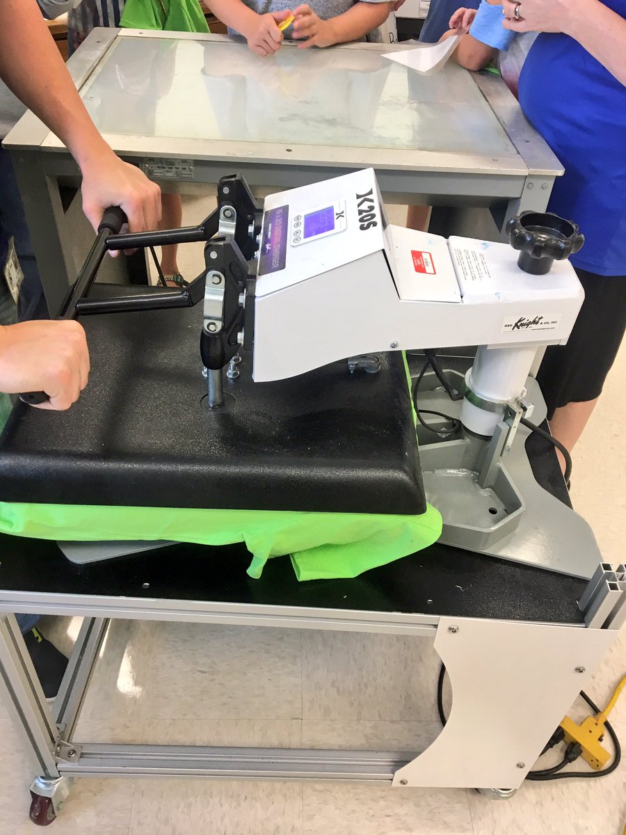 jscrivner6's tweet photo. #GMSrobotics took an #ITZ break to screenprint/heatpress cool shirts in digital arts at #STEM camp today! @PickensSchools @scpltw @PLTWorg https://t.co/iED9I46hp0