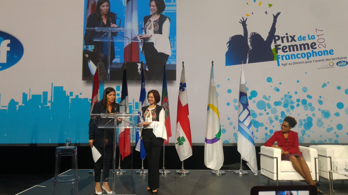 AIMFrancophones's tweet photo. @Anne_Hidalgo remet le prix  #FemmeFrancophone2017 à Cyrine Ben Romdhane  #AIMF2017 https://t.co/LN0ikC3eM0