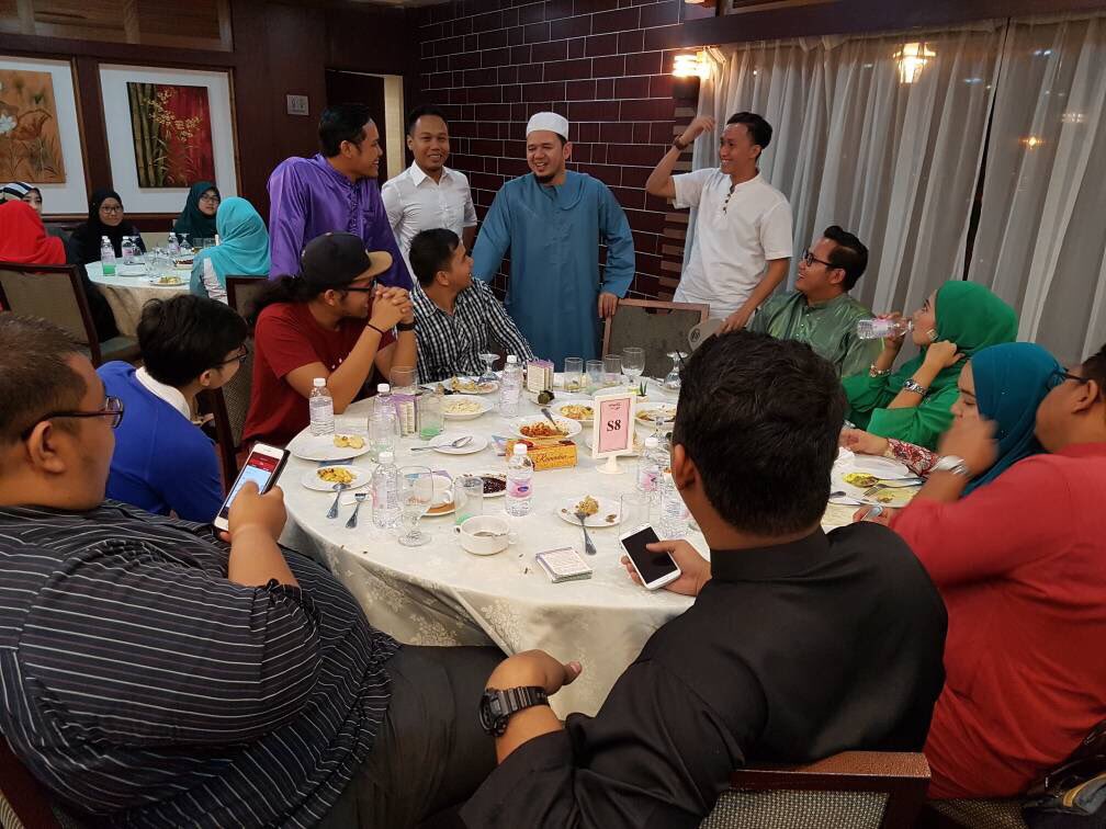 PemudaIPT's tweet photo. Mjls IFTAR ABATA brsama @drfathulbari Pgrusi Biro @PemudaIPT @Khairykj @azwanbro https://t.co/AjCE91gB9w @PeneranganPPUM @adnanabubakar36 https://t.co/RZUl1EJtPQ
