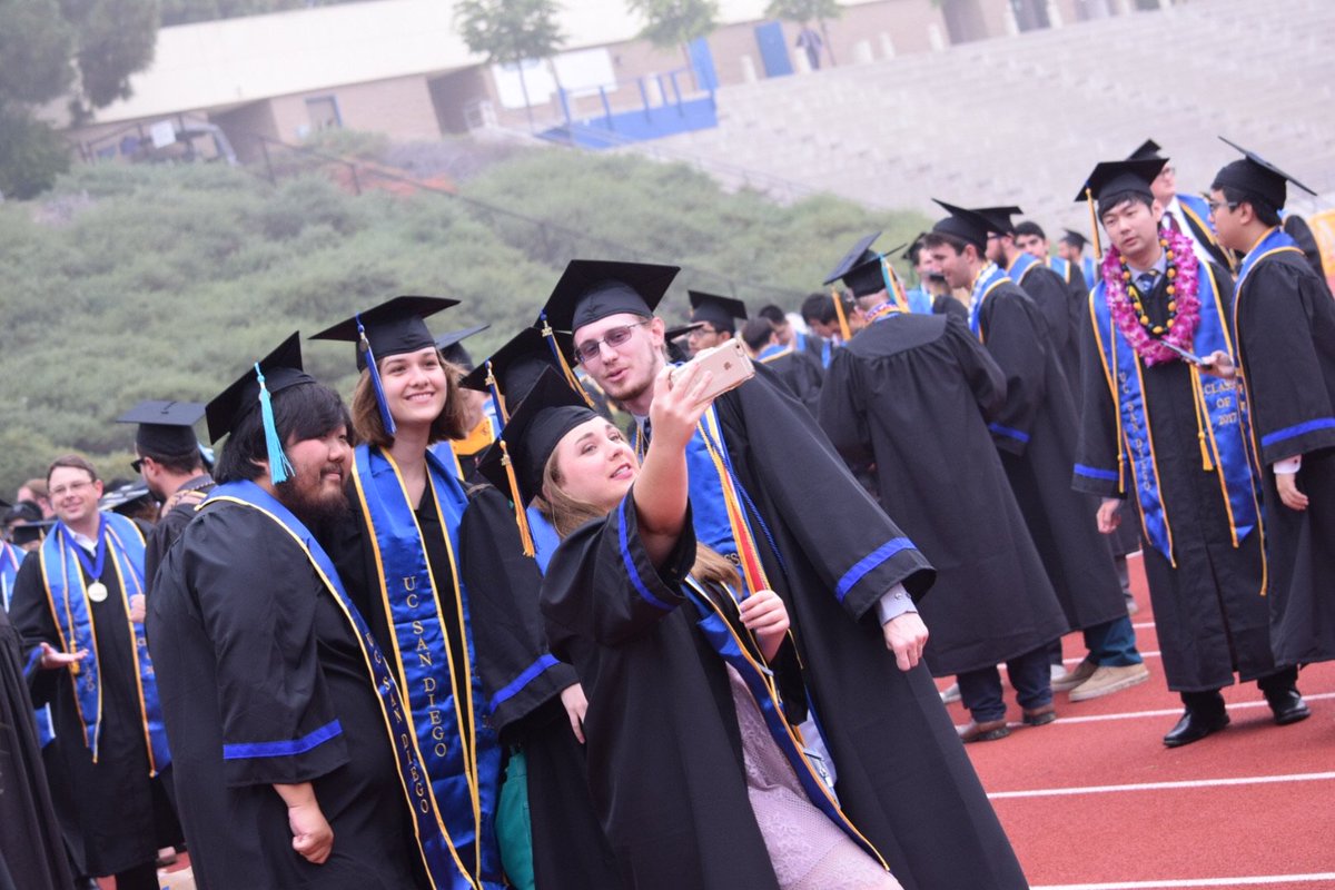 UCSanDiego's tweet photo. Looking good Class of 2017! #NationalSelfieDay #TritonGrads #UCSD2017 https://t.co/clwt1jjMDH