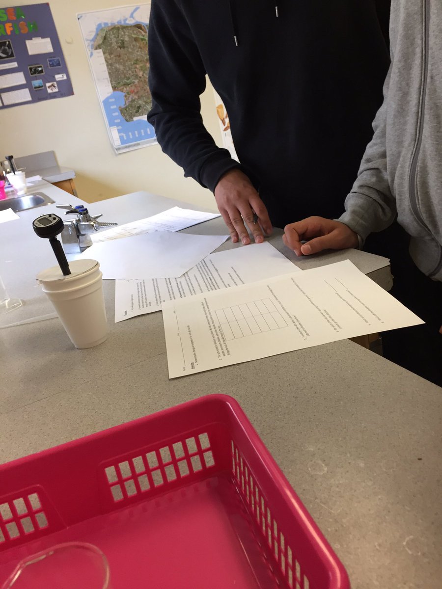 sutton_c's tweet image. Demonstrating conceptual understanding &amp;amp; science lab skills. Assessing Content and Competencies together @Tamanawis #sd36learn #LabPractical