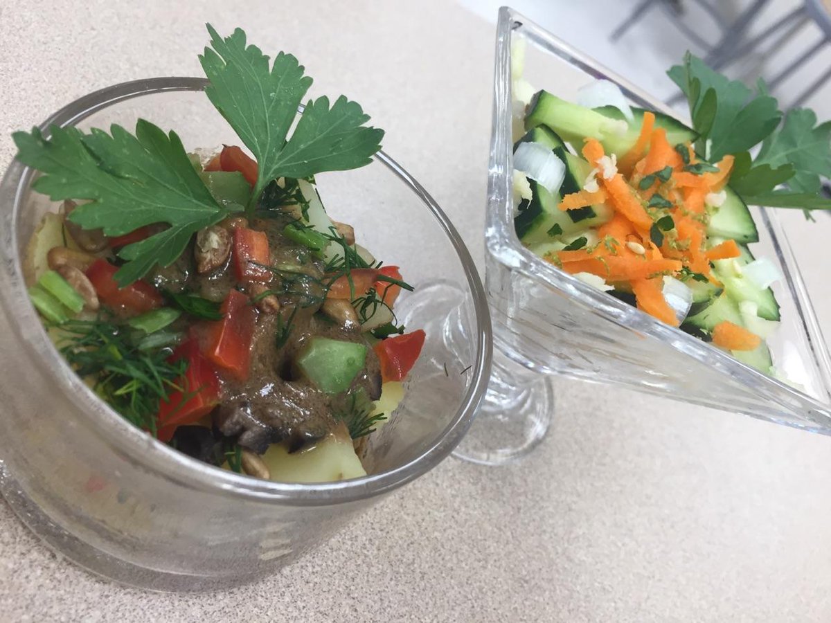 HoCoRec's tweet image. Looks like Chef Nikki's Chopping Block Camp is off to a great start! @madameclasses #SummerCamp