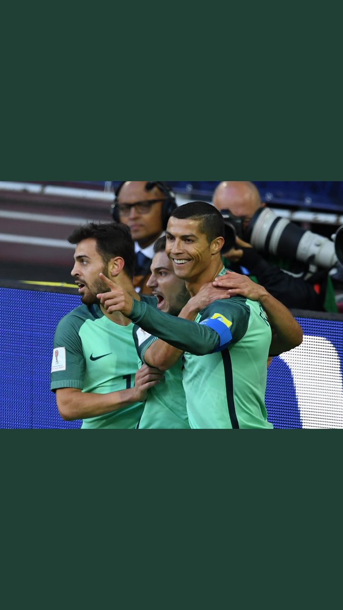 الأهداف الأكثر مع النادي/المنتخب في عام 2017 للاعبين في أكبر 5 دوريات
كريستيانو⬅️ 32 ⚽️
ميسي ⬅️ 32
 كاين ⬅️ 28
ليفاندوفسكي⬅️ 27
كافاني ⬅️ 26
