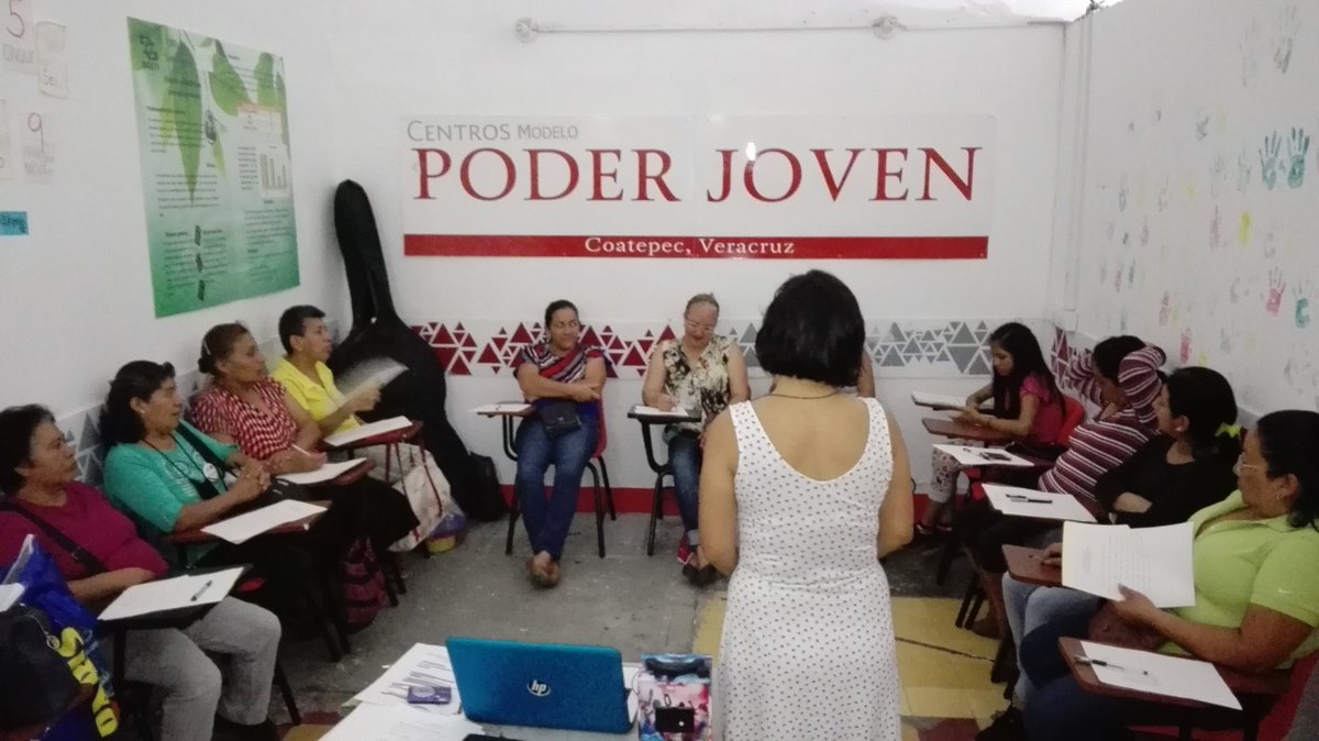CPJCoatepec's tweet photo. Esta tarde en la #Zona360 del #CentroModeloPoderJoven se capacita a padres de familia de niños con discapacidad https://t.co/AHQoXJsFxI