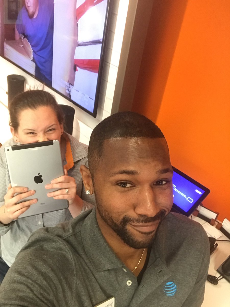 When your store closes down back to back DTV premium, you can have a little fun @ButAmberSaidSo @afacklerlictus #LifeAtATT #NERegionselfie