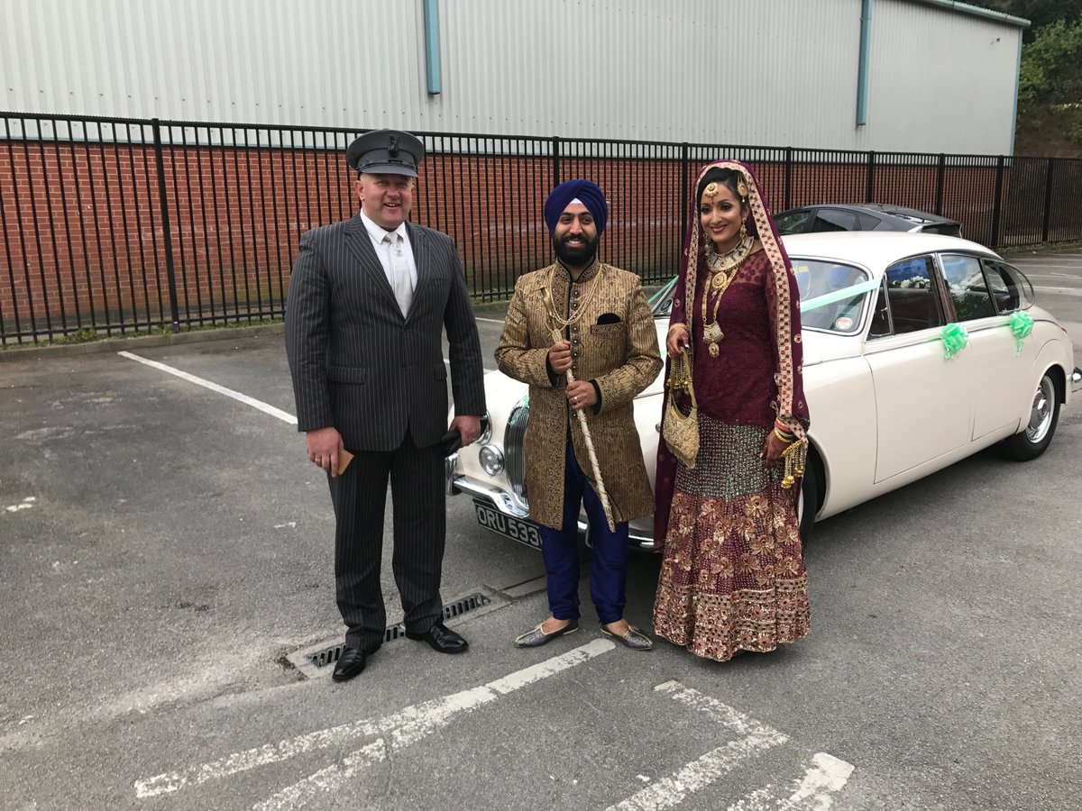 silverlining117's tweet image. Recent Wedding we did for a stunning couple, it was a pleasure to provide our Wedding Hire Services #wedding #weddingcarhire #weddingservice