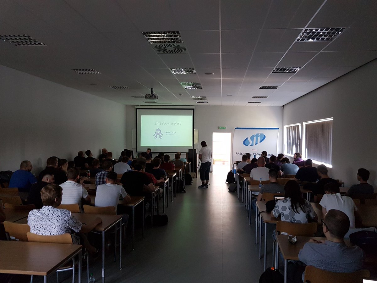 pgdotnet's tweet image. Zaczęliśmy spotkanie #65! @spetzu prezentuje pełnej sali czym jest #dotnet Core, .NET Standard, co działa, a co nie :-)