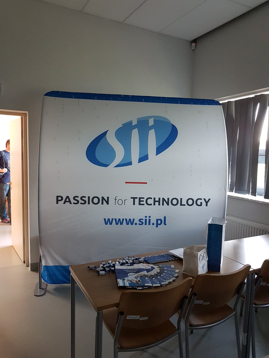 pgdotnet's tweet image. Zaczęliśmy spotkanie #65! @spetzu prezentuje pełnej sali czym jest #dotnet Core, .NET Standard, co działa, a co nie :-)