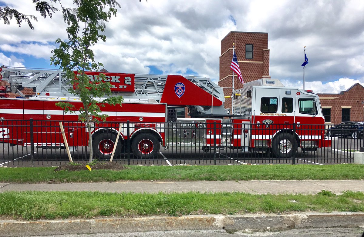 Sheriff_Baxter's tweet photo. A lot of work w @IAFF1071 over the yrs; shootings, MVAs, Officers injured or trapped in fires-they are always there-congrats on the new home https://t.co/yF05FNNJ01