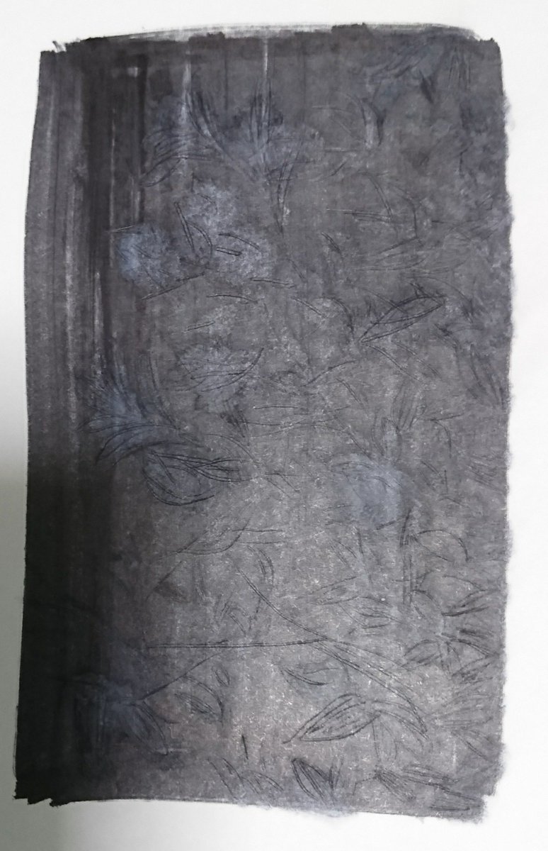 全体的にマッキーで塗る→丸ペンに除光液を着けて葉っぱや枝を描く→原稿を裏返す→手前にある葉っぱを描き足す
除光液が染みた部分がぼやけて見えるので遠近感が出せないか描いてみた
