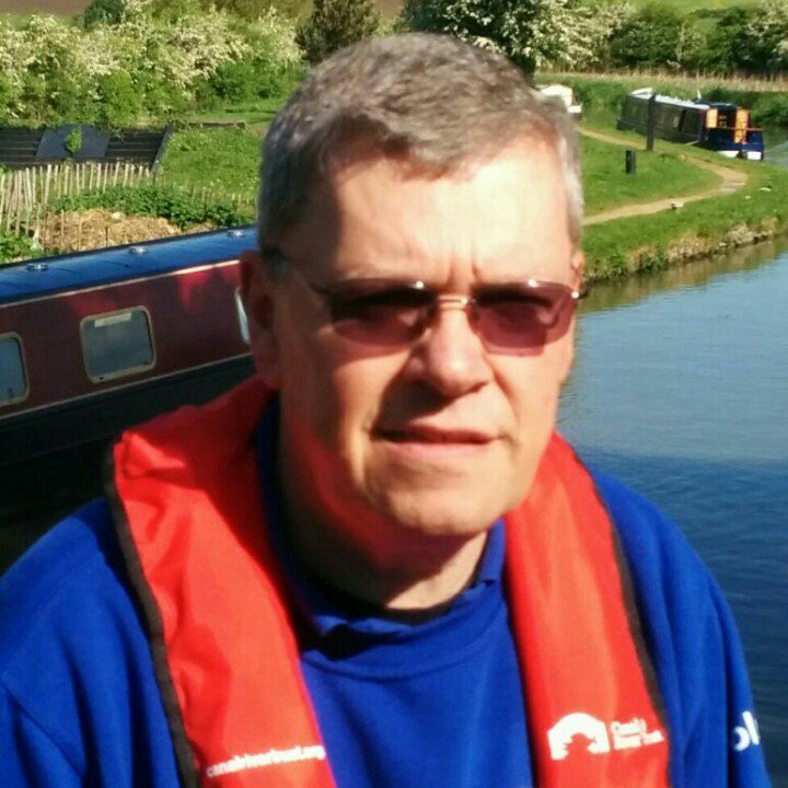 HillmortonLocks's tweet photo. Congratulations to our new Lock Keepers Vince aka @Volly_Vinny and Kev on passing their CAATS this afternoon #boatsthattweet @CRTvolunteers https://t.co/wstnVTRdyN